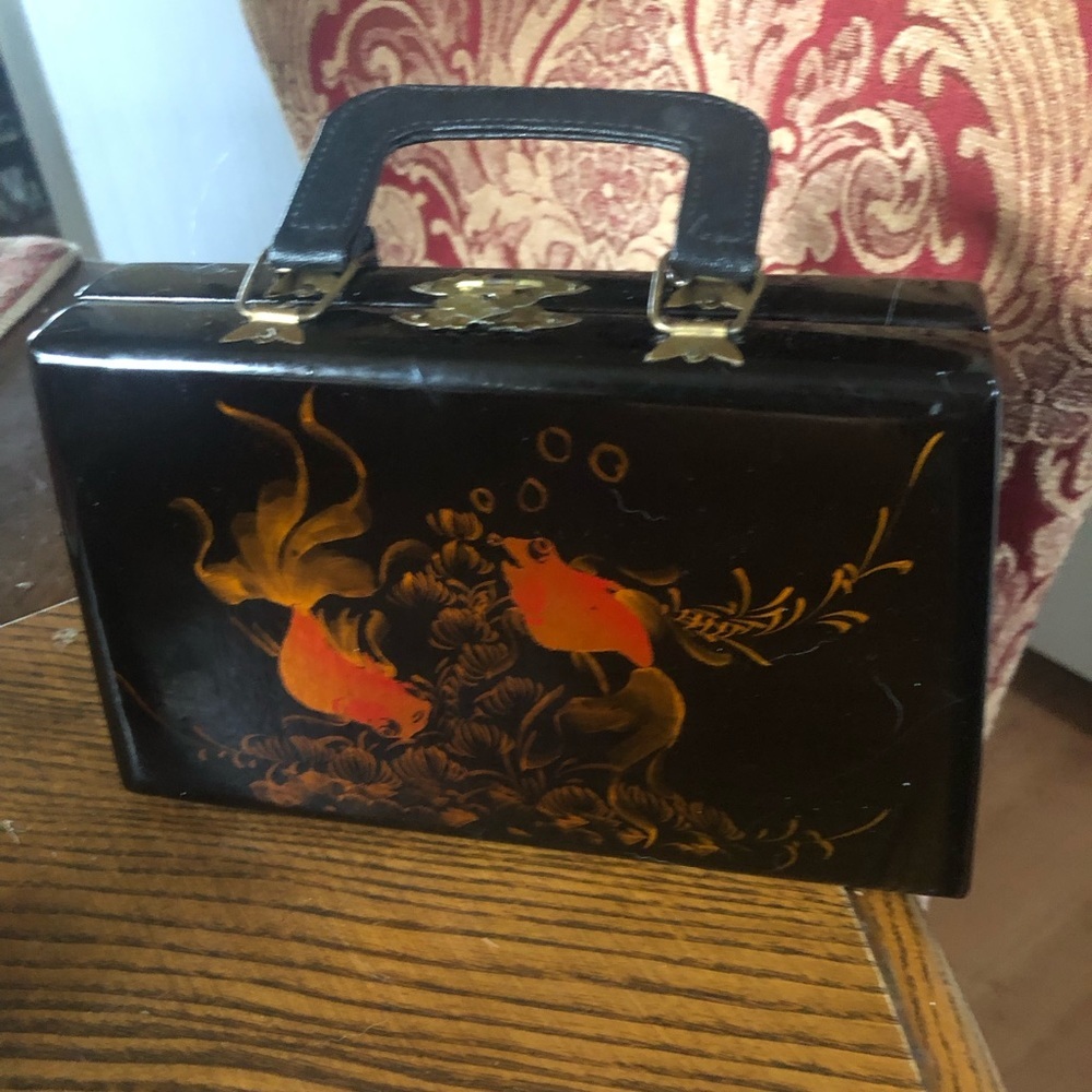 Vintage Black Lacquer Hand-Painted Box Purse with Inlaid MOP - Picture 4 of 16